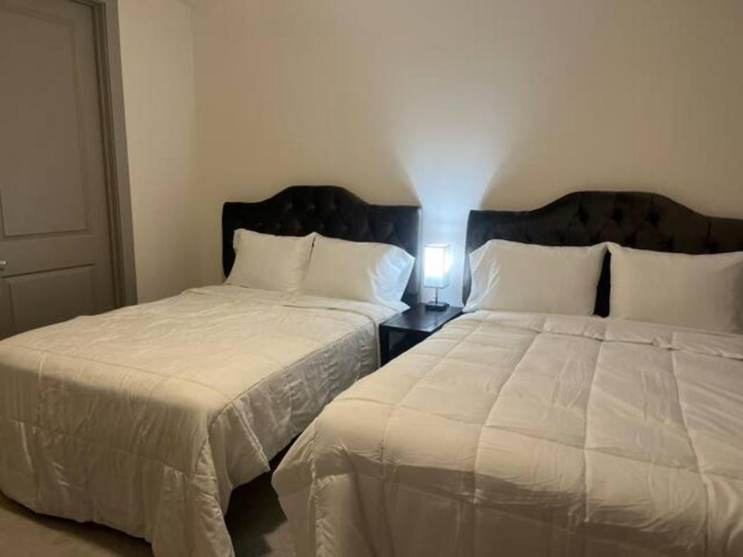 Resort-style Near The Galleria Daire Houston